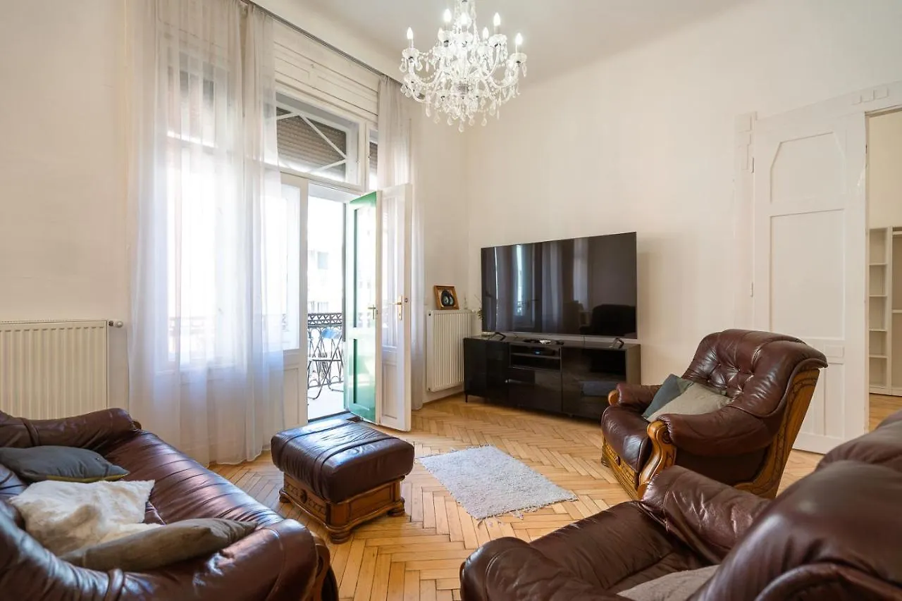Garys Bright And Spacious Two Bedroom Flat Near Danube Budapest 0*,  Hungary