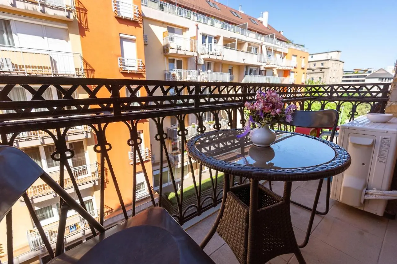 Garys Bright And Spacious Two Bedroom Flat Near Danube Budapest Hungary